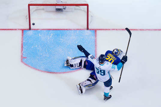 Sveriges målvakt Henrik Lundqvist deppar