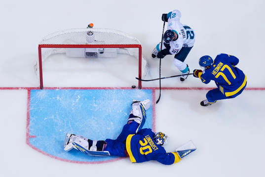Sveriges målvakt Henrik Lundqvist och Victor Hedman lyckas