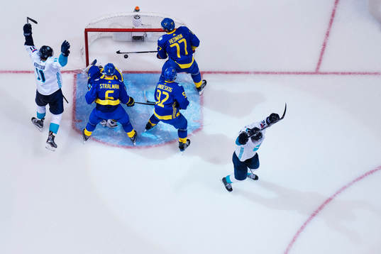 Europas Anze Kopitar och Marian Gaborik jublar