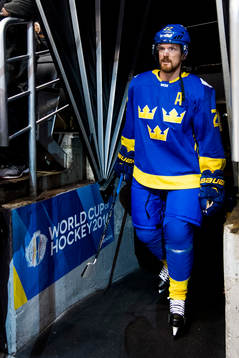 Sveriges Daniel Sedin kommer ut till uppvärmning