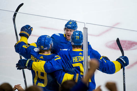 Sveriges Victor Hedman och Patric Hörnqvist jublar med