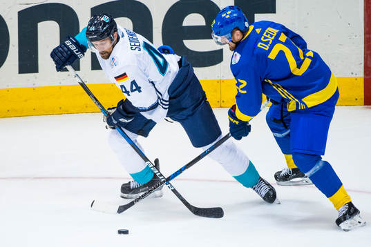 Europas Dennis Seidenberg och Sveriges Daniel Sedin