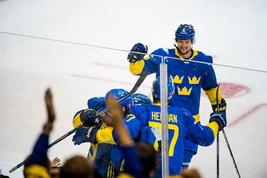 Sveriges Anton Strålman jublar med Victor Hedman, Patric