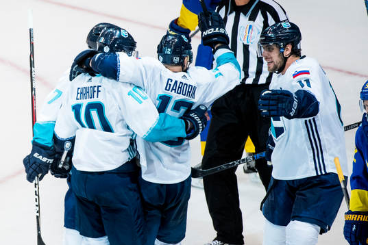 Europas Christian Ehrhoff, Mark Streit, Anze Kopitar jublar