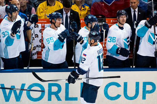 Europas Marian Gaborik jublar med bänken