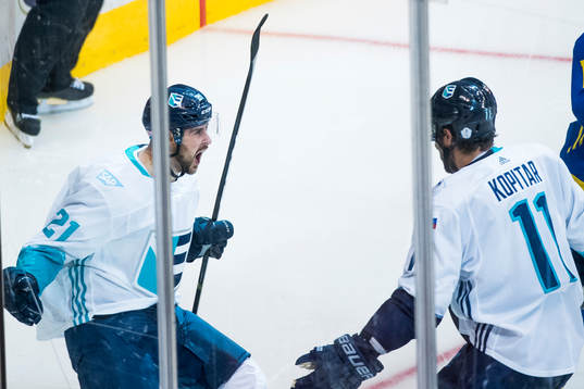 Europas Tomas Tatar jublar med Anze Kopitar