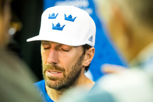 Sveriges målvakt Henrik Lundqvist deppar när han