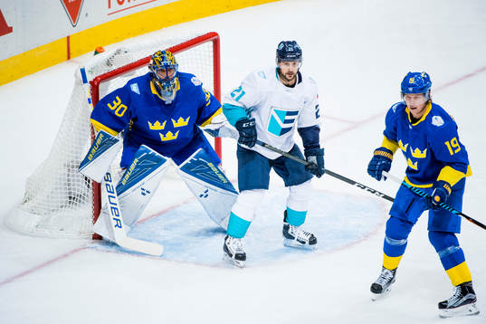 Sveriges målvakt Henrik Lundqvist och Nicklas Bäckström