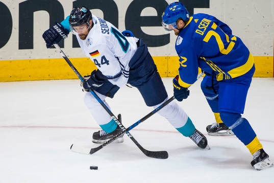 Europas Dennis Seidenberg och Sveriges Daniel Sedin