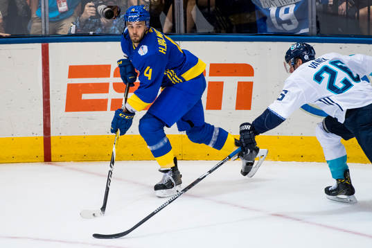 Sveriges Niklas Hjalmarsson och Europas Thomas Vanek
