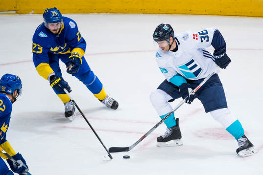 Sveriges Oliver Ekman Larsson och Europas Jannik Hansen