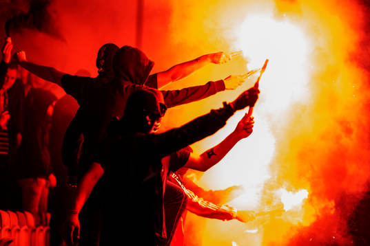 Helsingborgs klacken bränner av bengaler