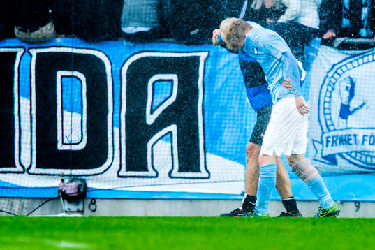 Malmö FFs Anders Christiansen lämnar planen