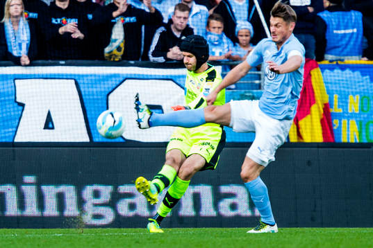 Helsingborgs målvakt Matt Pyzdrowski och Malmö FFs Markus