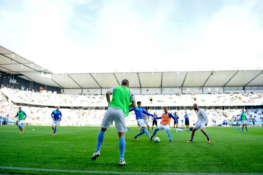 Malmö FFs spelare värmer upp