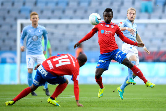 Helsingborgs Monday Samuel och Malmö FFs Oscar Lewicki