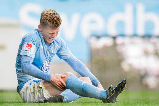 Malmö FFs Anders Christiansen skadar sig och tvingas utgå