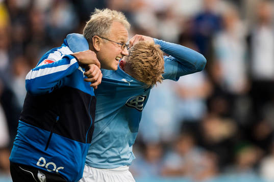 Malmö FFs Anders Christiansen skadar sig och tvingas utgå