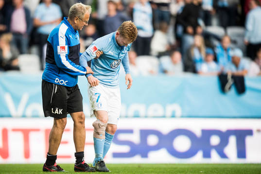 Malmö FFs Anders Christiansen skadar sig och tvingas utgå