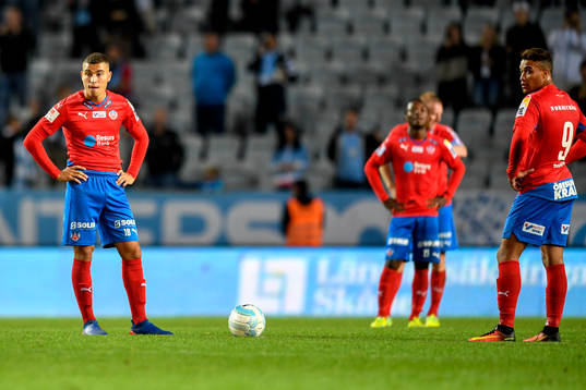 Helsingborgs Jordan Larsson och Tyrell Rusike deppar