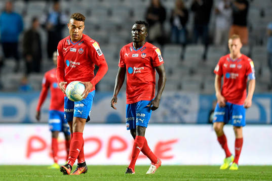Helsingborgs Tyrell Rusike och Lalawélé Atakora deppar