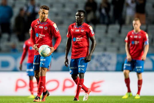 Helsingborgs Tyrell Rusike och Lalawélé Atakora deppar