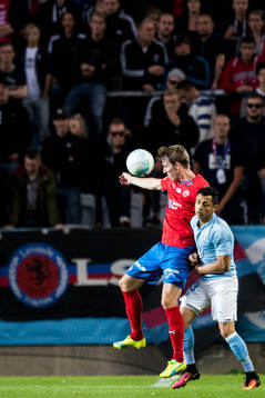 Helsingborgs Adam Eriksson och Malmö FFs Yoshimar Yotún