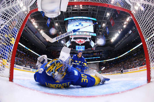 Sveriges målvakt Henrik Lundqvist och Nicklas Bäckström