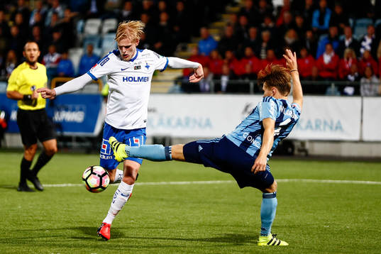 Norrköpings Karl Holmberg med målchans men Djurgårdens