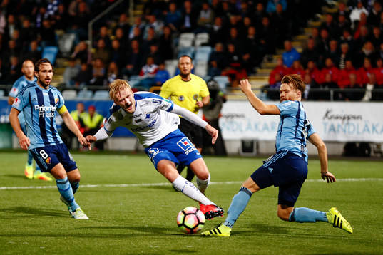 Norrköpings Karl Holmberg med målchans men Djurgårdens