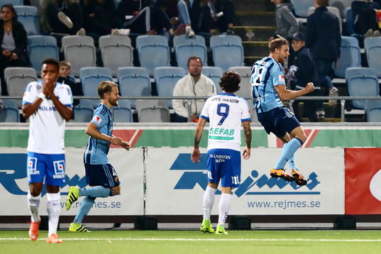 Djurgårdens Niklas Gunnarsson jublar och Norrköpings