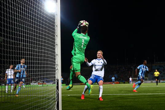 Djurgårdens målvakt Andreas Isaksson  och Norrköpings