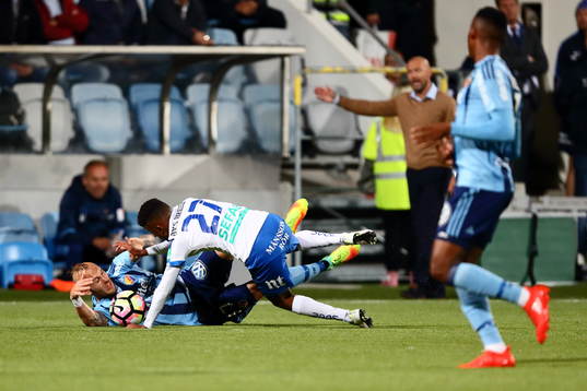 Djurgårdens Magnus Eriksson och Norrköpings Tesfaldet