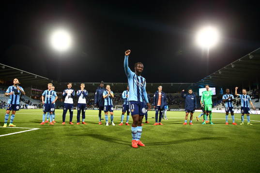 Djurgårdens Amadou Jawo hyllas med laget bakom sig