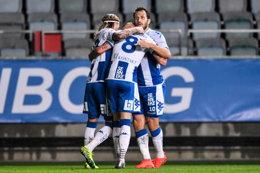 IFK Göteborgs Elias Mar Omarsson och Tobias Hysén kramar