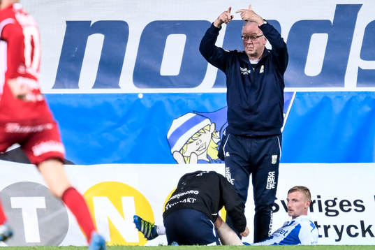 IFK Göteborgs Sebastian Eriksson tvingas bryta matchen