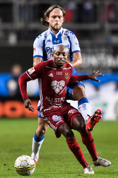 IFK Göteborgs Tom Pettersson och Östersunds Fouad Bachirou