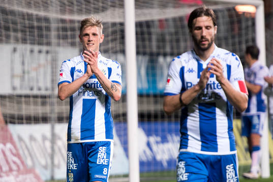 IFK Göteborgs Sören Rieks tackar publiken