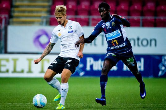 Örebros Daniel Björnqvist och Gefles Dioh Williams