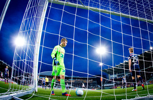 Örebros Daniel Björnqvist (ej i bild) gör 1-0 och Gefles
