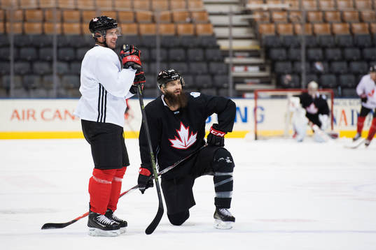 Sidney Crosby och Brent Burns på Kanadas ishockeylandslags