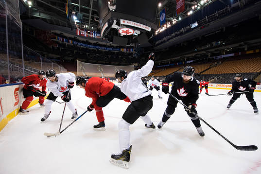 Kanadas ishockeylandslag tränar i Air Canada Centre