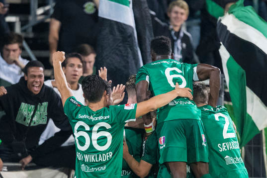 Hammarbys spelare jublar