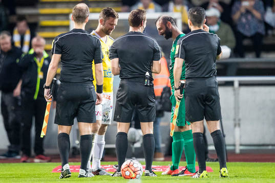 Falkenbergs David Svensson och Hammarbys Kennedy Bakircioglu