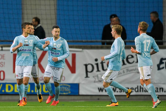 Degerfors spelare jublar