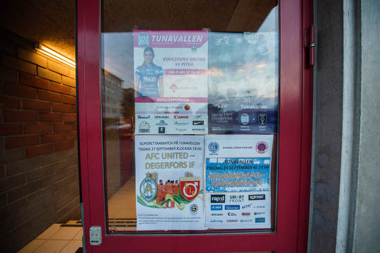 Reklam för kommande matcher på Tunavallen