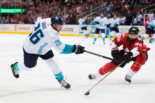 Europas Thomas Vanek och Kanadas Brent Burns