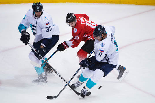 Europas Zdeno Chara och Anze Kopitar utmanas av Kanadas