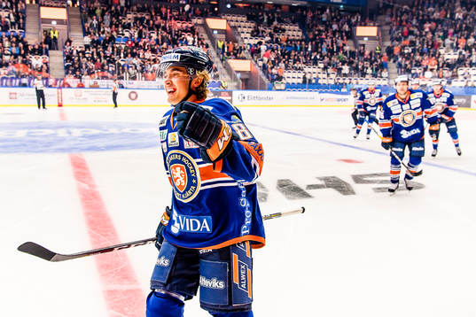 Växjös Adam Brodecki jublar
