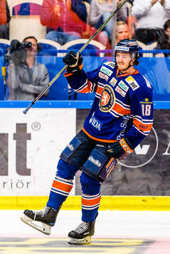 Växjös Dennis Everberg jublar
